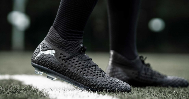 Puma giới thiệu thế hệ giày đá bóng mới với sắc đen lạ mắt