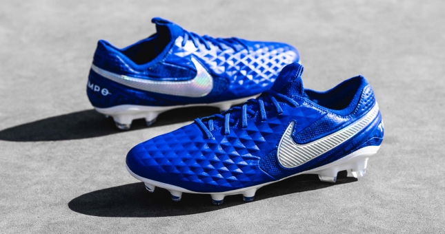 Chiêm ngưỡng giày đá bóng Kim cương xanh độc đáo Nike Tiempo 8 mới