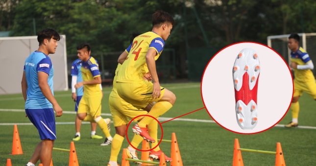 Lý do sân cỏ nhân tạo khiến các cầu thủ U22 dễ chấn thương