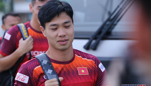 Tại sao chênh lệch múi giờ lại có ảnh hưởng đến Công Phượng?