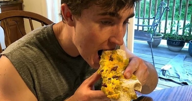 Chàng trai Mỹ tập thể hình ăn côn trùng thay thịt gây sốt