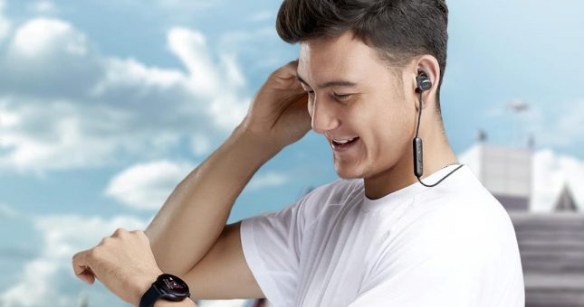 Samsung ra mắt đồng hồ thông minh mới cùng thủ môn Đặng Văn Lâm