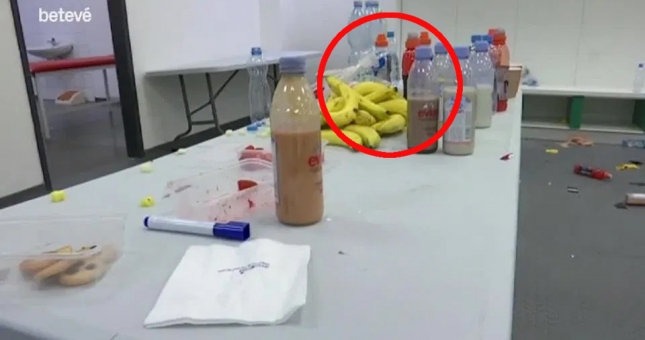 Phòng thay đồ 'ngập rác' tiết lộ chế độ dinh dưỡng cầu thủ của Barca