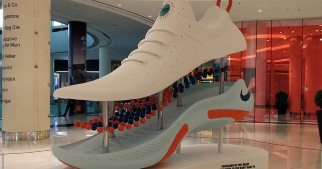 Nike làm giày 'siêu to khổng lồ' quảng bá công nghệ Joyride