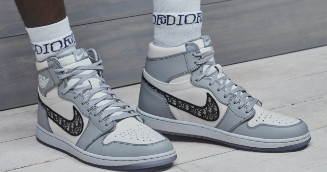 Giày hợp tác giữa Nike và Dior có giá cao không tưởng