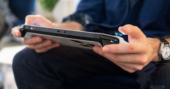 Alienware giới thiệu máy chơi game PC nhỏ gọn trên tay