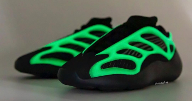 Cận cảnh giày ngoài hành tinh Yeezy 700 v3 Alvah của Adidas