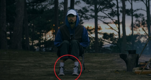 Hé lộ cặp Sneaker xuất hiện trong MV Một Triệu Like 