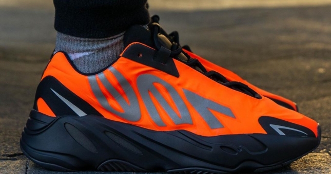 Adidas Yeezy Boost 700 MNVN ra mắt tại 3 lục địa