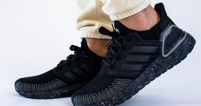 'Trên chân' UltraBoost 20 x James Bond