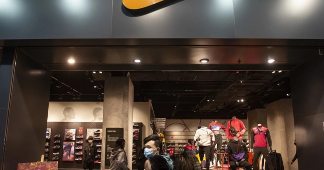 Nike mất 17 tỷ USD vì Virus Corona
