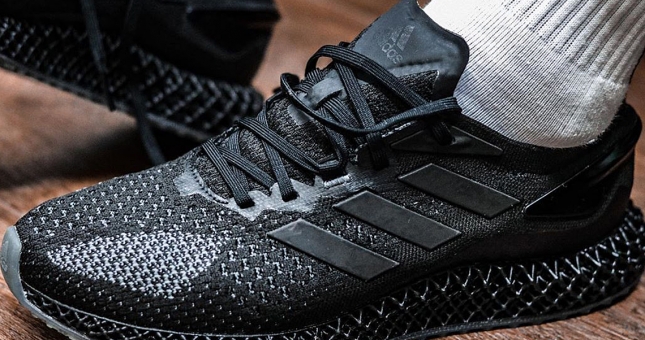 Trên chân Adidas 4D Run 1.0 'Triple Black'