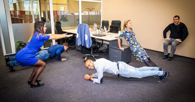 7 động tác tập thể dục có lợi cho dân văn phòng ngồi nhiều