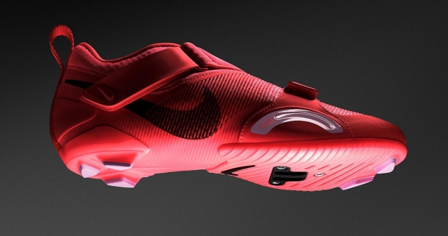 Nike lần đầu tiên giới thiệu giày đạp xe trong nhà