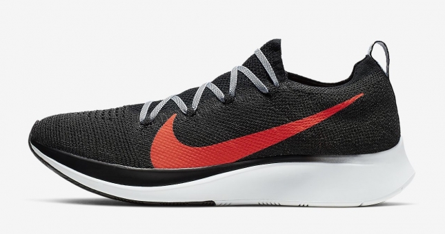 5 đôi giày Nike giảm giá mạnh trong tháng 6