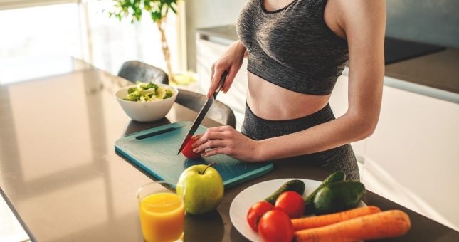 9 mẹo giảm cân dễ làm cho người lười