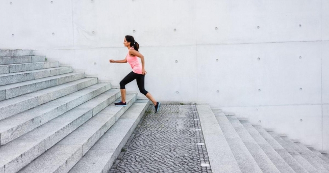 5 bài tập leo cầu thang đốt mỡ tốt nhất chỉ tốn 15 phút