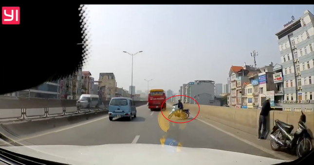 Đi xe máy ở đường trên cao đã trở thành vấn nạn nhức nhối