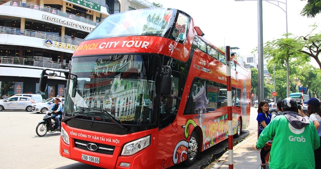 Trải nghiệm xe bus mui trần đầu tiên ở Hà Nội