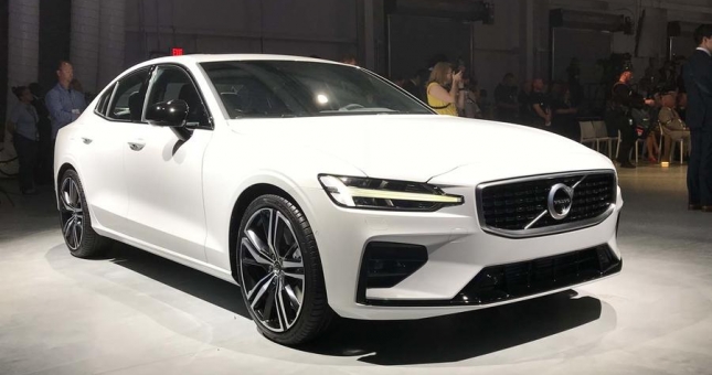 Volvo trình làng sedan cao cấp S60 2018 có giá bán 35.800 USD