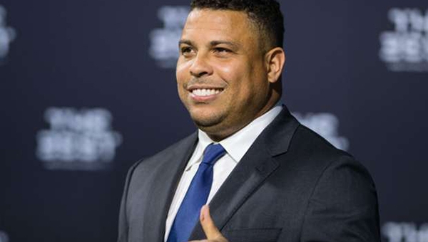 Ronaldo 'béo': 'Neymar cứ tiếp tục ăn vạ nếu cần'