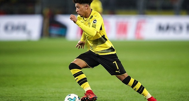Bị thổi penalty phút cuối, Dortmund chia điểm trên sân nhà