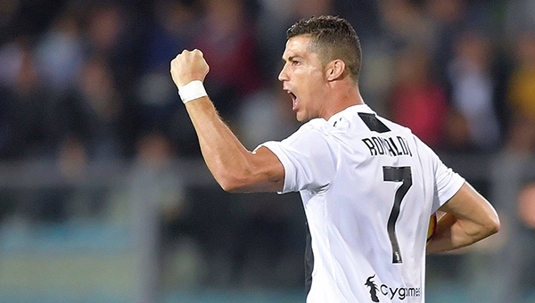 Ronaldo lập siêu phẩm, Juventus giành trọn 3 điểm 