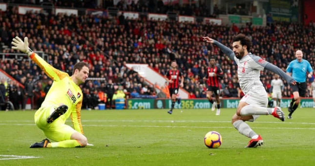 Salah rực sáng, Liverpool tạm thời vươn lên ngôi đầu