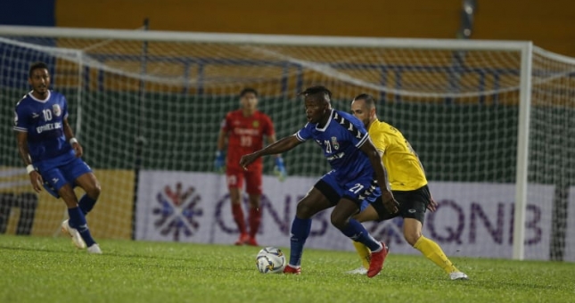 Tấn Trường mắc lỗi ngớ ngẩn, Bình Dương thua tan tác trên sân nhà