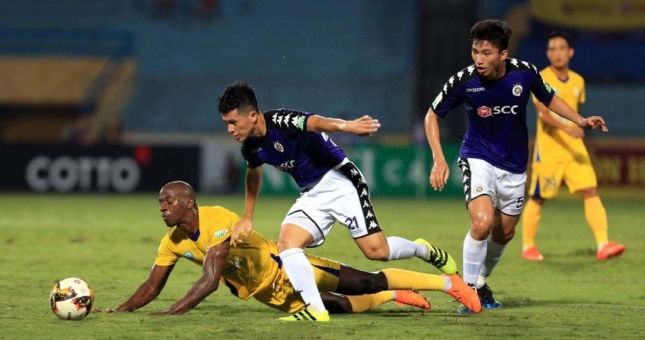 Chia điểm trước Khánh Hòa, CLB Hà Nội đánh mất ngôi đầu bảng