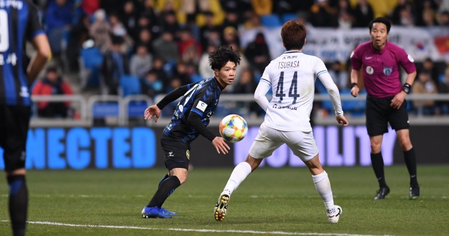 Incheon vs Seongnam: Khi Incheon chơi giống ĐT Việt Nam