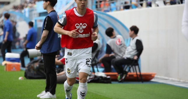 Công Phượng bị gạch tên, Incheon hòa may mắn Seongnam