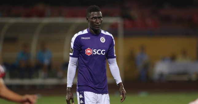 VIDEO: Pha bỏ lỡ trước gôn trống khó tin của Omar ở chung kết AFC Cup