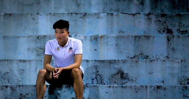 Thủ môn Phí Minh Long: 'Ở vào vị trí này thì phải chấp nhận thôi'