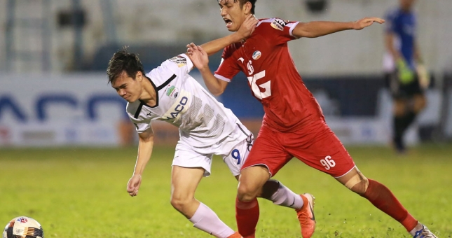 Văn Toàn là cầu thủ phải chịu bất công nhất V-League 2019?