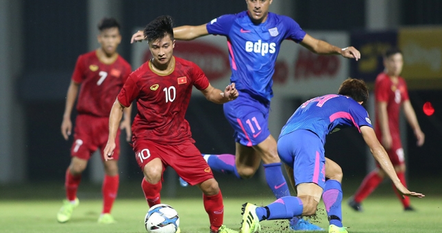 HLV Kitchee: 'Tôi ngạc nhiên trước trình độ của U22 Việt Nam'