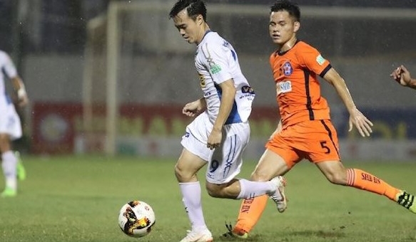 Đá 'chấp' Tây, HAGL vất vả vượt qua SHB Đà Nẵng