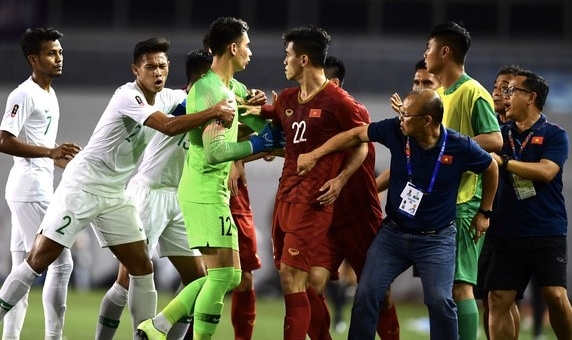 VIDEO: HLV Park Hang-seo đòi ăn thua đủ với cầu thủ U22 Indonesia