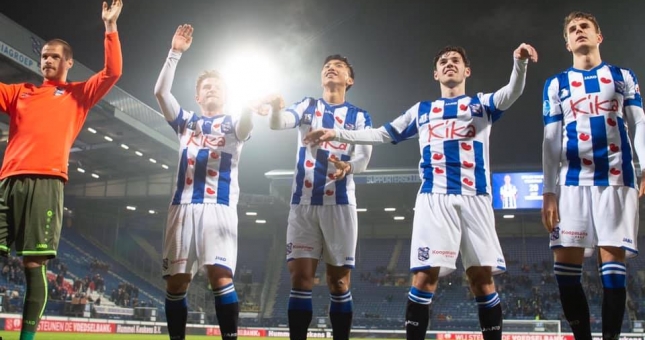 VIDEO: Xúc động khoảnh khắc Văn Hậu lần đầu ra sân trên đất Hà Lan