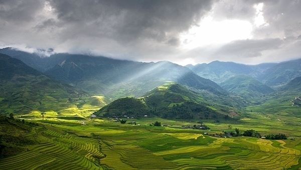 30/4 đi đâu? Những cung đường phượt tháng tư đầy quyến rũ 