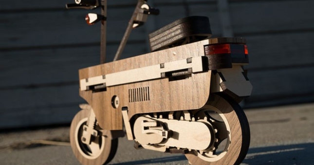 Ấn tượng chiếc xe máy làm bằng gỗ giá chỉ 159 nghìn đồng