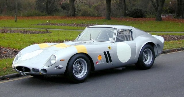 Chiếc ô tô cổ từ năm 1963 bán với giá kỉ lục gần 1.600 tỷ đồng