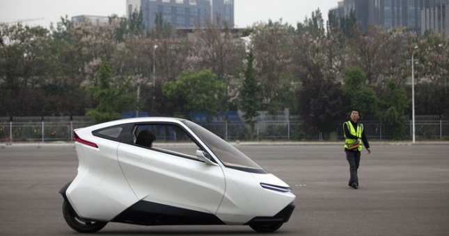 Độc đáo xe 2 bánh không người lái