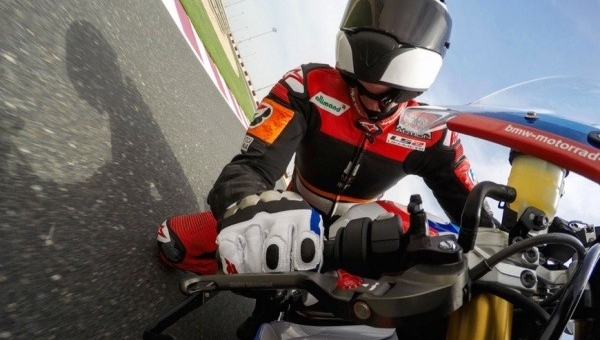 Vị trí ngồi lái xe moto quan trọng như thế nào?