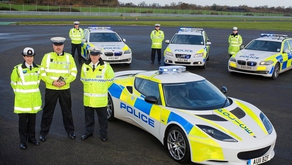 Đã mắt ngắm loạt siêu xe được trang bị cho cảnh sát các nước