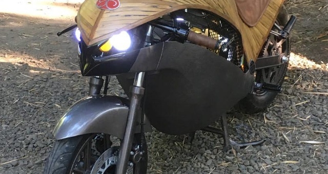 Thú vị chiếc moto chạy điện được làm bằng tre