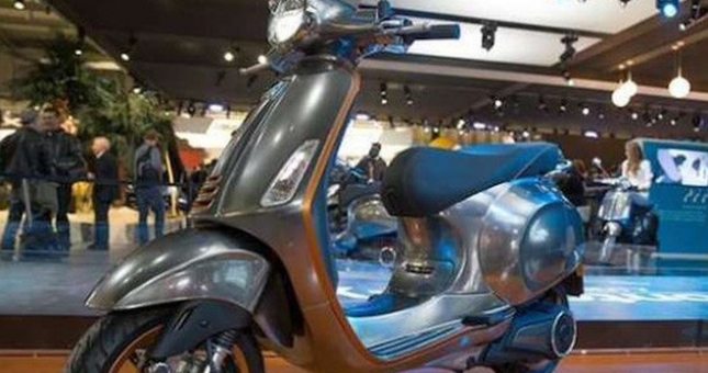 Piaggio sẽ bán mẫu xe máy điện mới Vespa Elettrica kể từ tháng 10