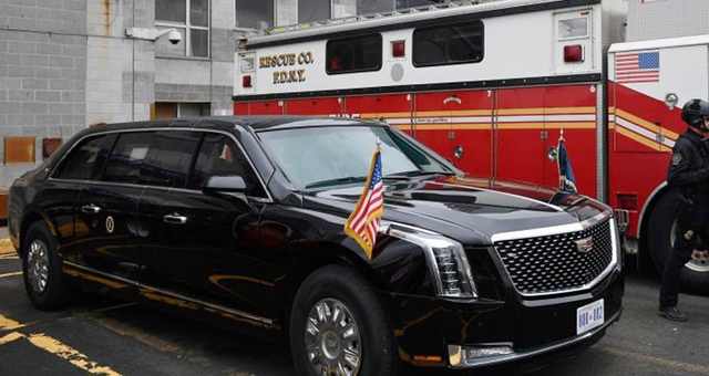 Siêu xe limousine của Tổng thống Mỹ Donald Trump lần đầu lăn bánh