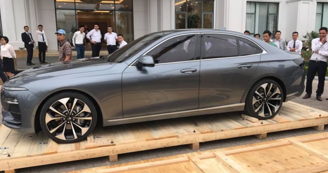 Cận cảnh mẫu sedan VinFast LUX A2.0 vừa về tới Việt Nam