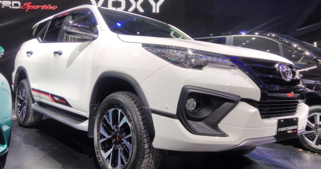 Toyota Fortuner TRD Sportivo mới ra mắt với trang bị thể thao ấn tượng